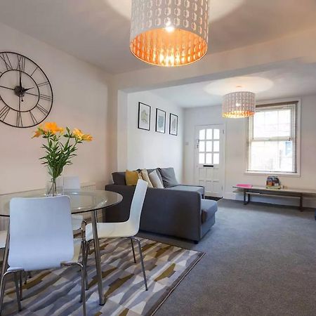 Hastings House - Modern 2 Bedroom House In Central Luton & Near Airport Ngoại thất bức ảnh