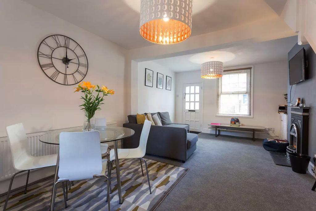 Hastings House - Modern 2 Bedroom House In Central Luton & Near Airport Ngoại thất bức ảnh