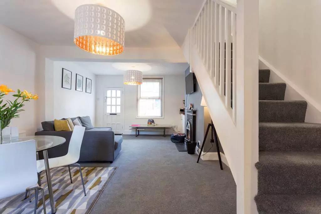 Hastings House - Modern 2 Bedroom House In Central Luton & Near Airport Ngoại thất bức ảnh