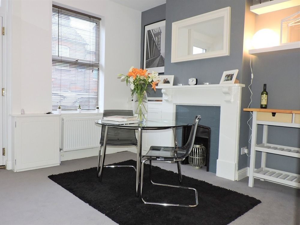 Hastings House - Modern 2 Bedroom House In Central Luton & Near Airport Ngoại thất bức ảnh