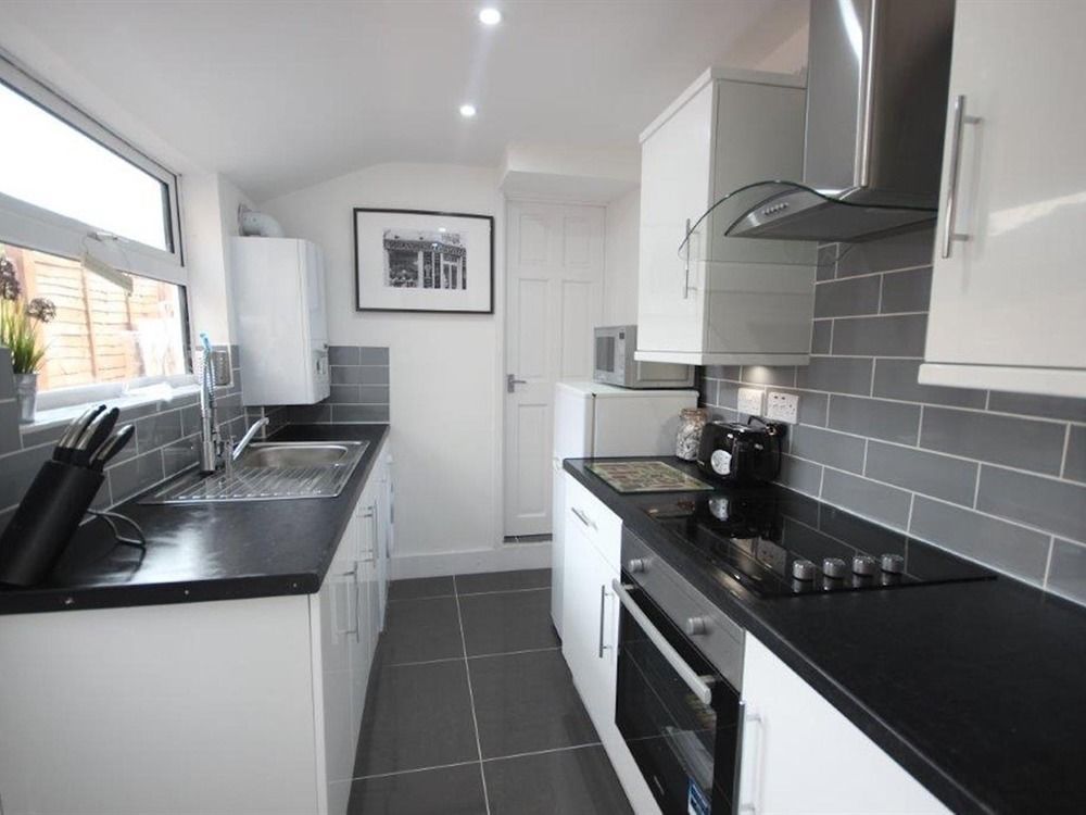 Hastings House - Modern 2 Bedroom House In Central Luton & Near Airport Ngoại thất bức ảnh