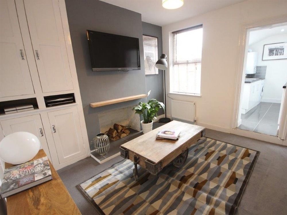 Hastings House - Modern 2 Bedroom House In Central Luton & Near Airport Ngoại thất bức ảnh