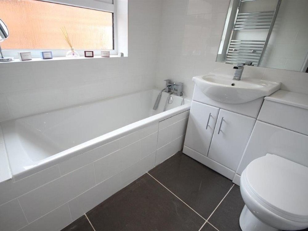 Hastings House - Modern 2 Bedroom House In Central Luton & Near Airport Ngoại thất bức ảnh